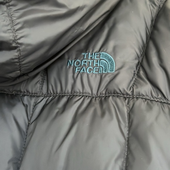 The North Face womans long jacket with hood. - Picture 5 of 5